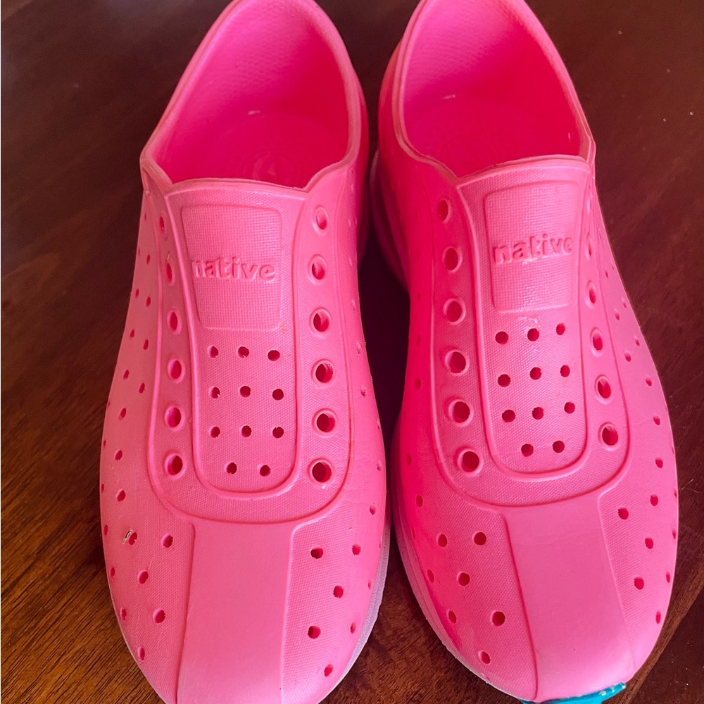 Native pink sugarlite. Size 1 youth.